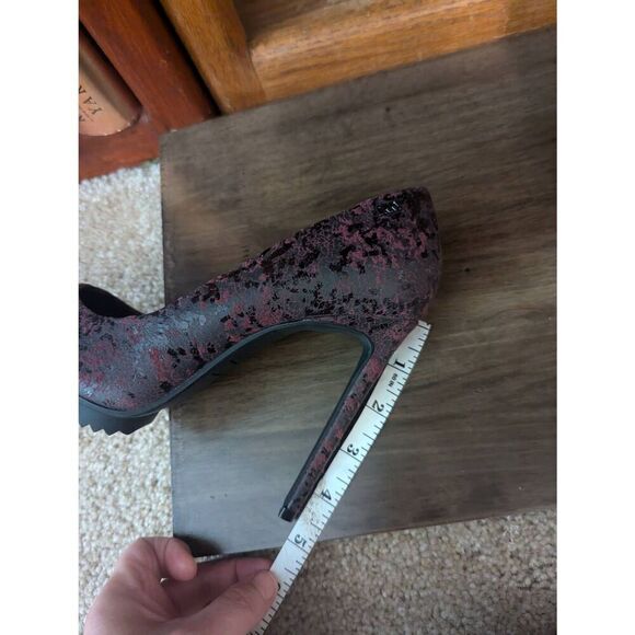 NWOB DKNY CARISA-HIGH POINTED TOE SLIP-ON PUMP WOMEN SHOES 7.5 BORDEAUX COLOR - Picture 7 of 7